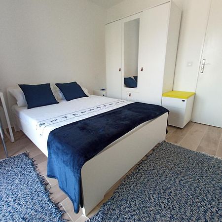 Private Room In Renovated Apartment - Tram 1 Min Walk Nizza Zimmer foto