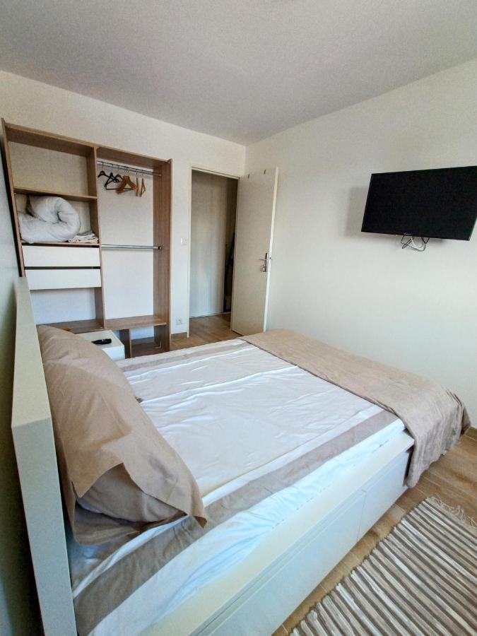Private Room In Renovated Apartment - Tram 1 Min Walk Nizza Exterior foto