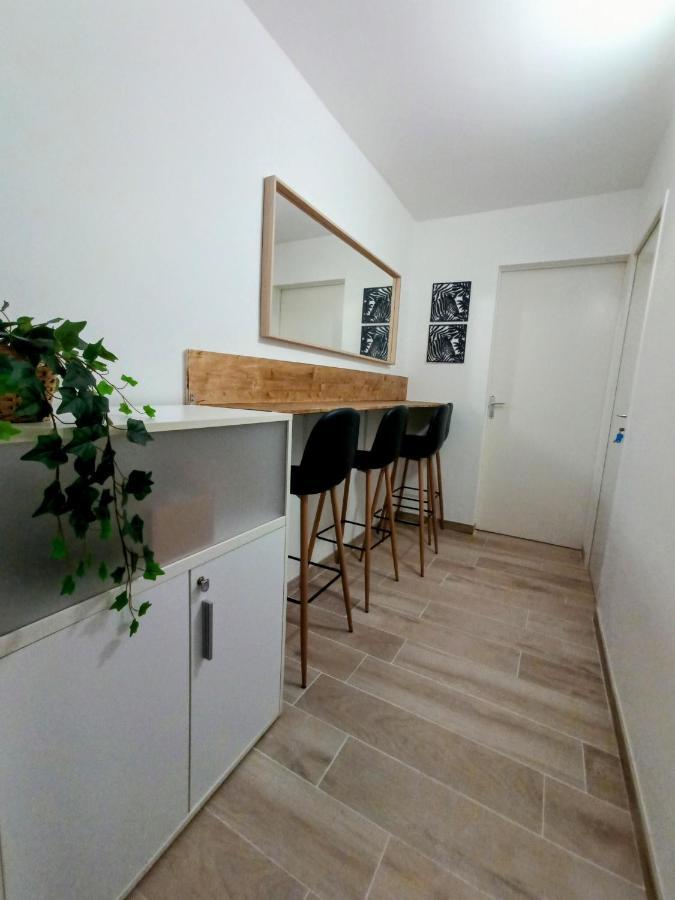 Private Room In Renovated Apartment - Tram 1 Min Walk Nizza Exterior foto
