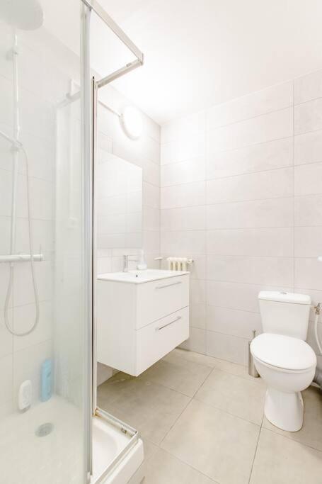 Private Room In Renovated Apartment - Tram 1 Min Walk Nizza Exterior foto