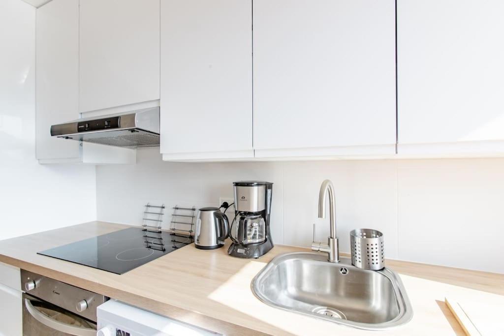 Private Room In Renovated Apartment - Tram 1 Min Walk Nizza Exterior foto